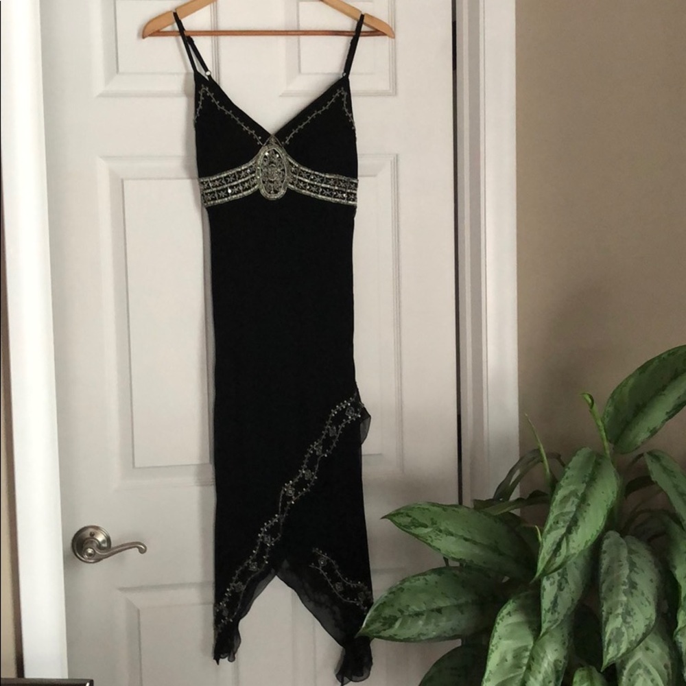 Elegant black dress with sequence.